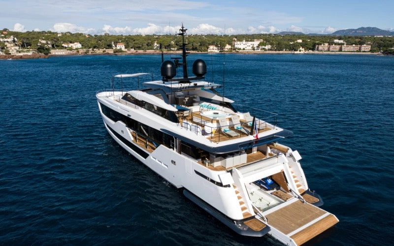 2020 Custom Line 106 — Superyacht zu verkaufen