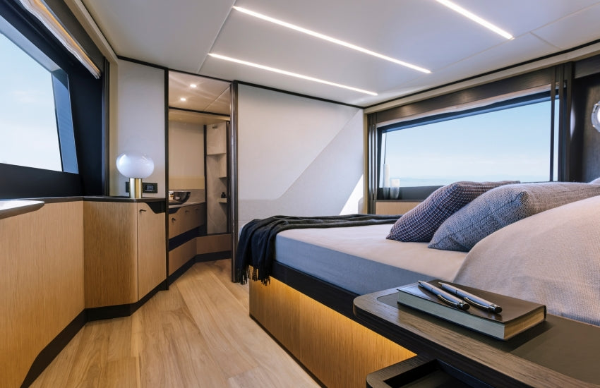Absolute 52 Fly — 2023 Pre-Owned (17m)