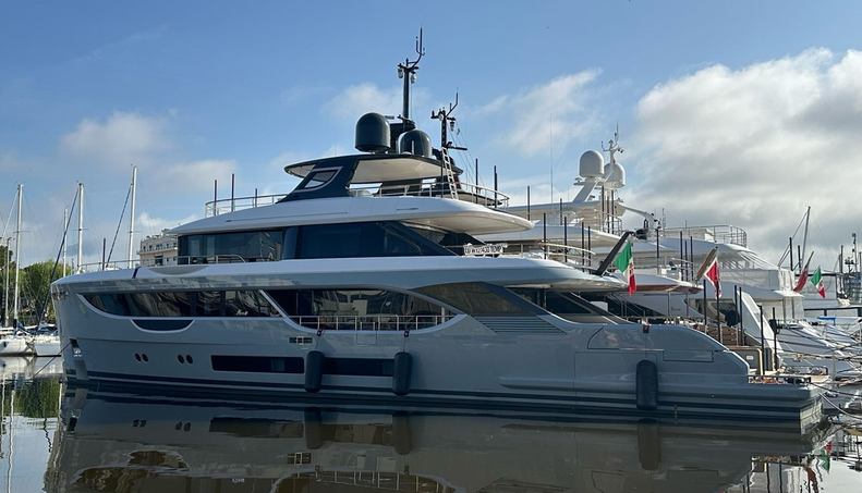 Benetti Oasis 34m M/Y Y — 2025 New (34m)