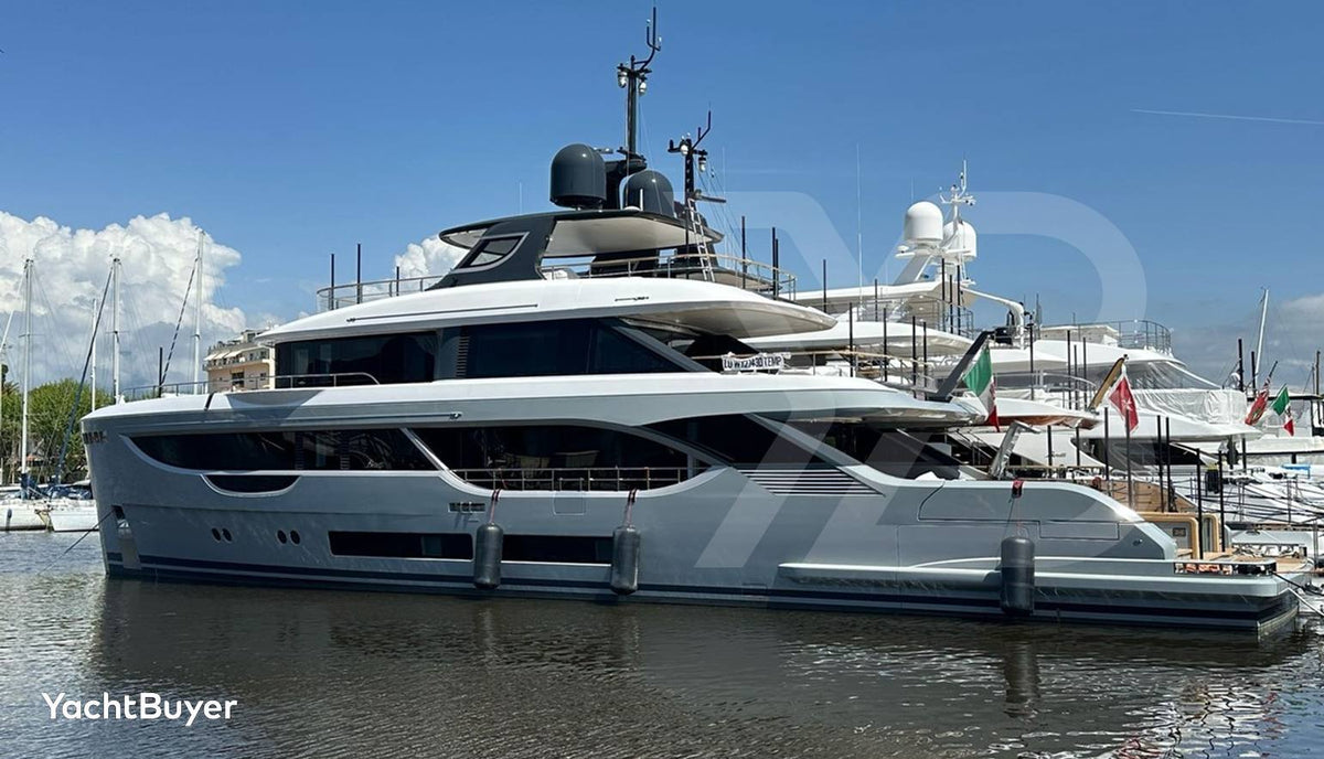 Benetti Oasis 34m M/Y Y — 2025 New (34m)