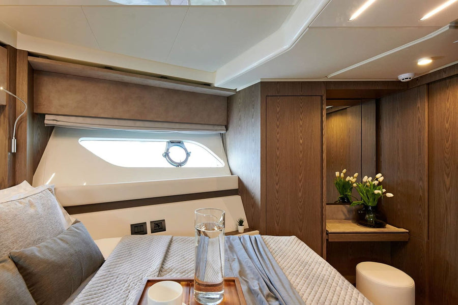 Charter M/Y EL PETAS — Ferretti 550 (17m, 2022)