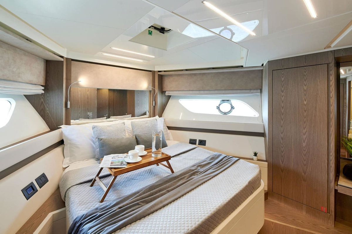 Charter M/Y EL PETAS — Ferretti 550 (17m, 2022)