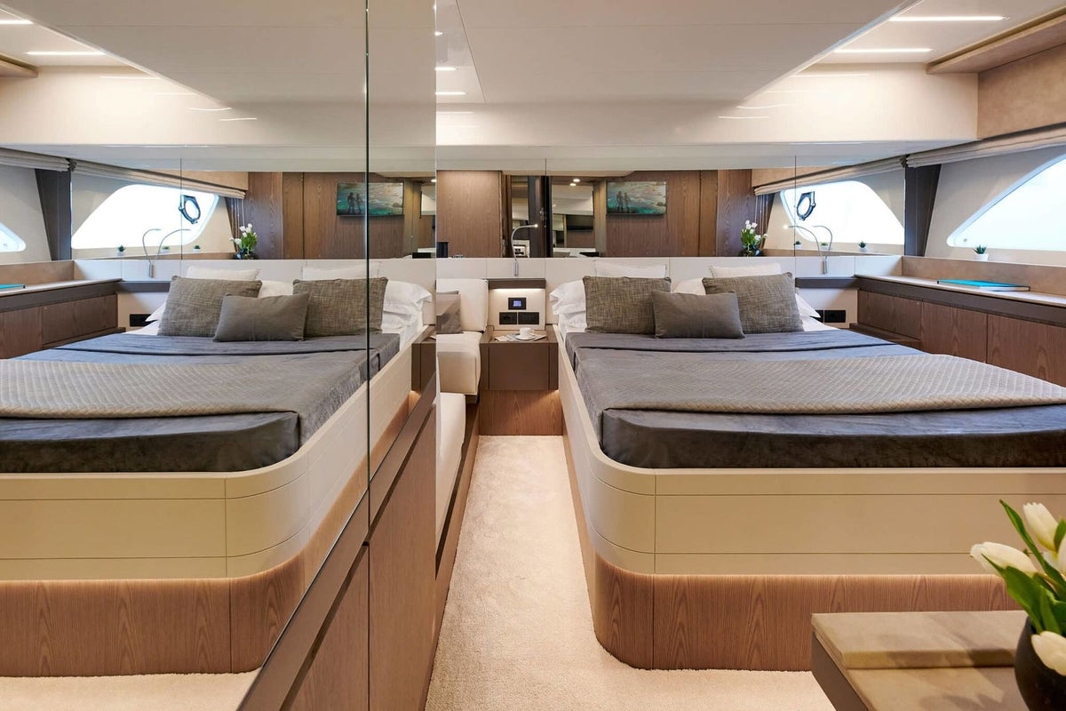 Charter M/Y EL PETAS — Ferretti 550 (17m, 2022)