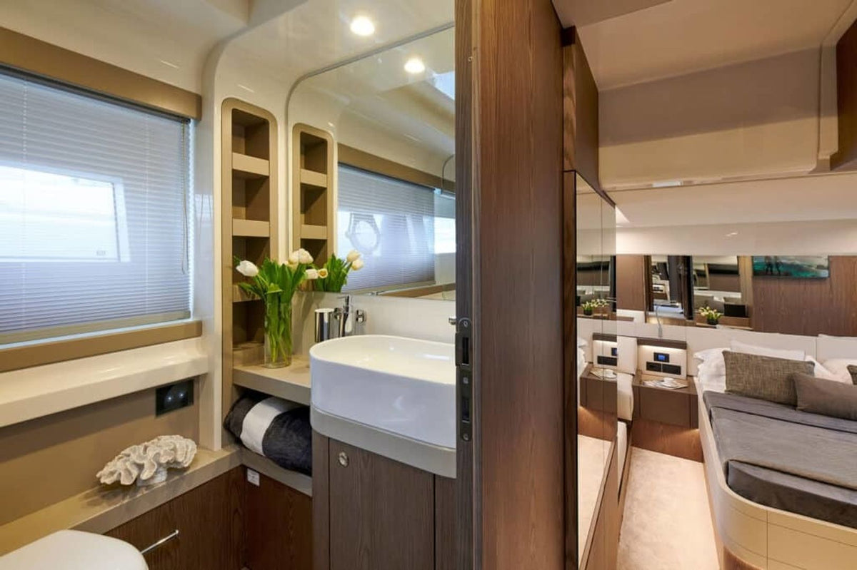 Charter M/Y EL PETAS — Ferretti 550 (17m, 2022)