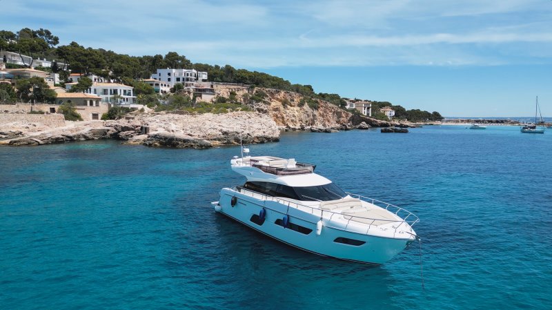 Ferretti Yachts 550 — 2017 (17m) — VAT Unpaid