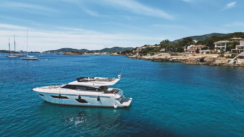 Ferretti Yachts 550 — 2017 (17m) — VAT Unpaid