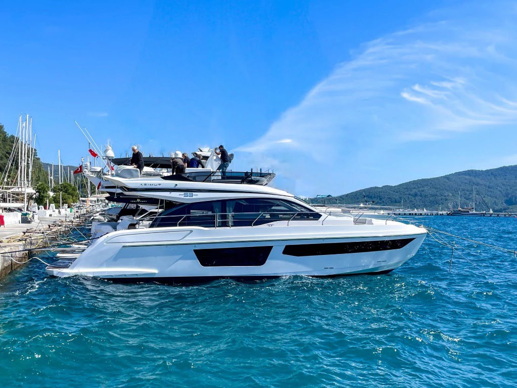Azimut Fly 53 — 2026 New (17m) — VAT Unpaid