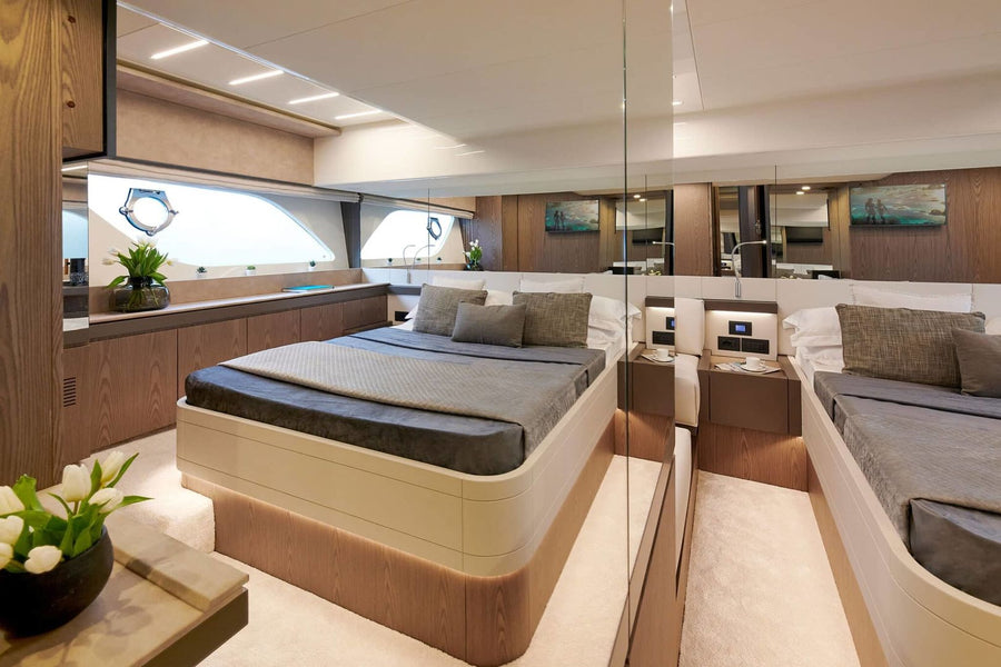 Charter M/Y EL PETAS — Ferretti 550 (17m, 2022)