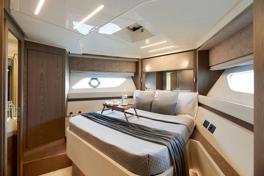 Charter M/Y EL PETAS — Ferretti 550 (17m, 2022)