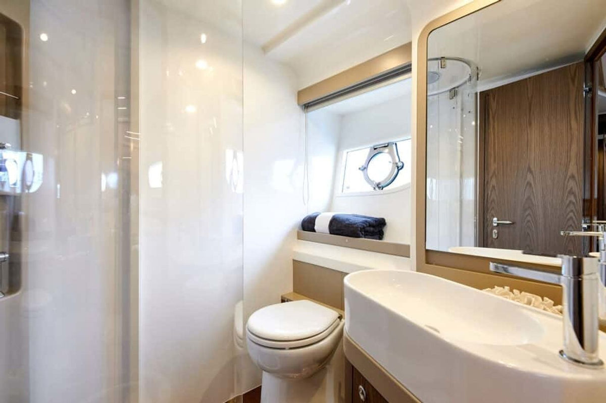 Charter M/Y EL PETAS — Ferretti 550 (17m, 2022)