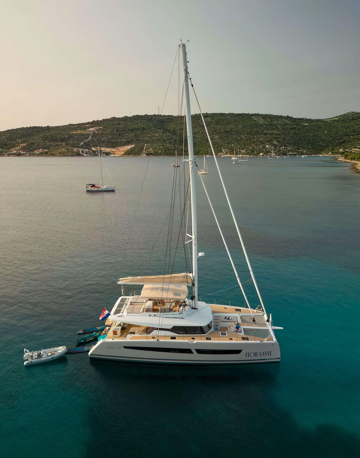 Charter CAT FLORAMYE — Fountaine Pajot 67 (20m, 2025)