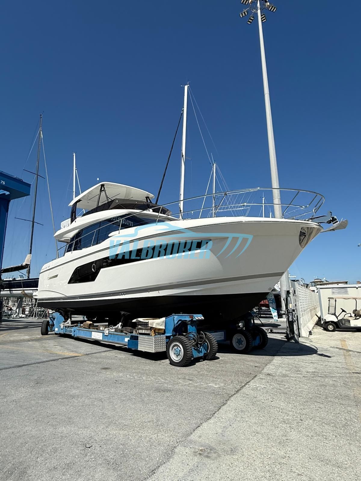 Prestige 520 — 2024 Pre-Owned (16m)