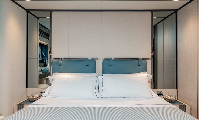 Charter M/Y TRILOGY — Ferretti 780 (24m, 2025) | Italy & Central Mediterranean