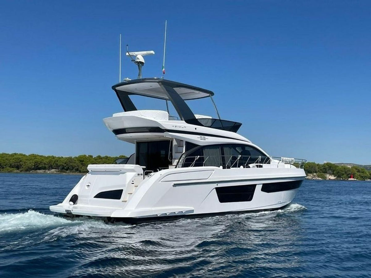 Charter M/Y WHITE — Azimut 53 F (16m, 2024)