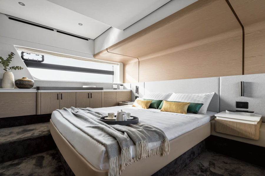 Charter M/Y WHITE — Azimut 53 F (16m, 2024)