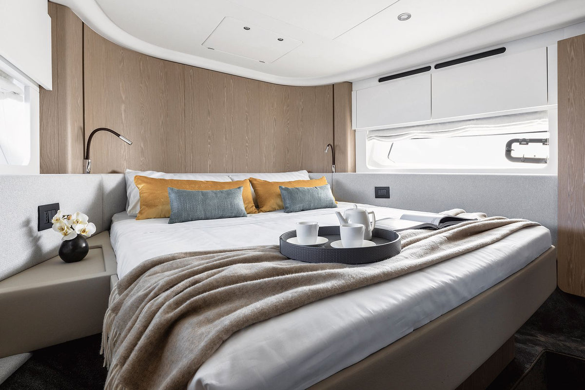 Charter M/Y WHITE — Azimut 53 F (16m, 2024)