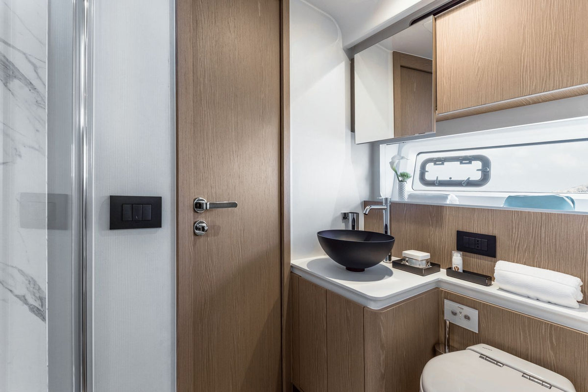 Charter M/Y WHITE — Azimut 53 F (16m, 2024)